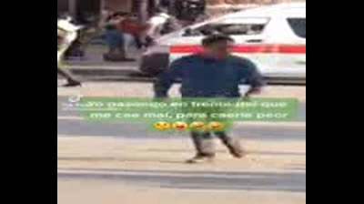 Yo cuando veo a la persona que odio e la calle automaticamente yo: