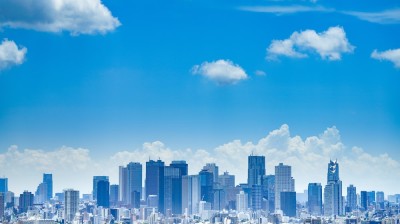 IT'S HOT SPRING VACATION TIME.