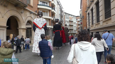 SALIDA COMPARSEA GIGANTES Y CABEZUDOS TERUEL 22 ABRIL 23