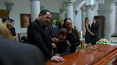 C-7 El Funeral De Lucia