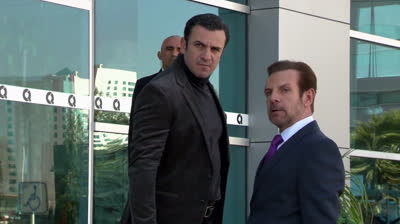 C-33 Aléjate De Mi Familia