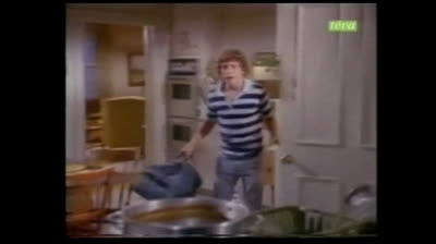 Huit ça suffit (1977) French S1E8 Le complot.