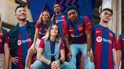 El Barça presenta su nueva camiseta para la temporada 2023-2024
